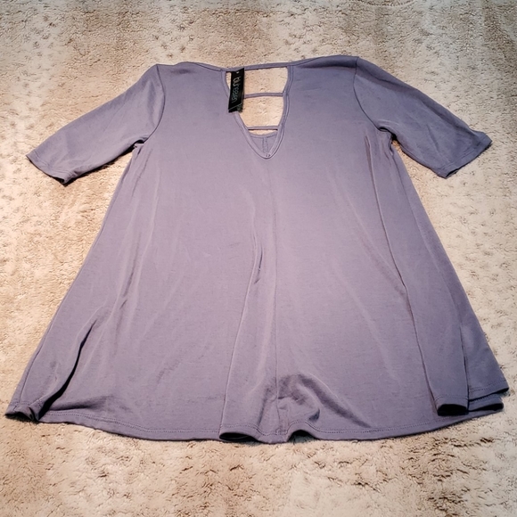 Blu Heaven Light Blue VNeck Open Back Half Sleeve Tunic Blouse Top Size S NWT - Picture 6 of 7